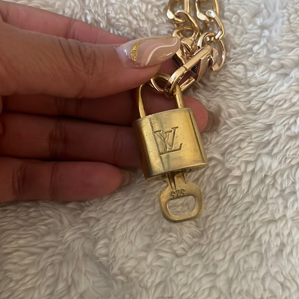 ✨ AUTHENTIC✨ LOUIS VUITTON pad lock with key and chain